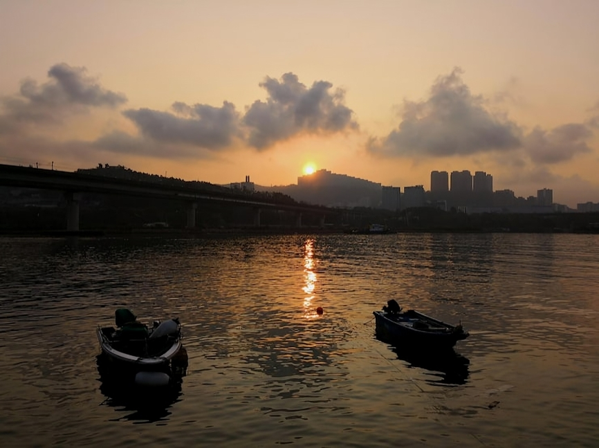 Morning Boat Ride in Varanasi: Experience Sunrise on the Ganga