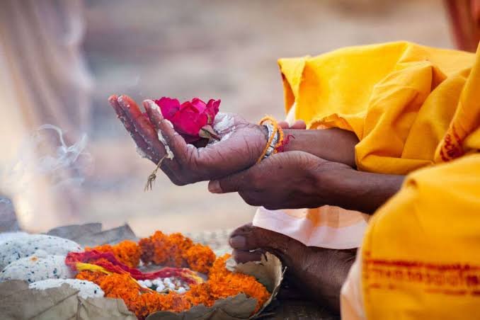 Pind Daan ritual being performed at Triveni Sangam in Prayagraj